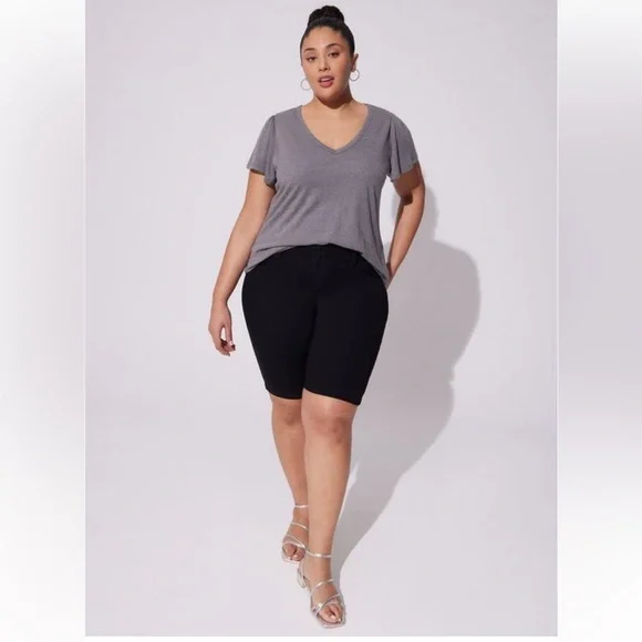 Sleek Black Women's Bike Shorts - Picture 2 of 8